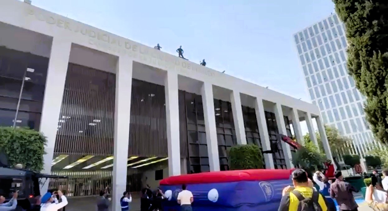 A firefighter in Mexico City was injured after bouncing off an inflatable cushion during a drill for the 2025 National Earthquake Drill, prompting a safety review.