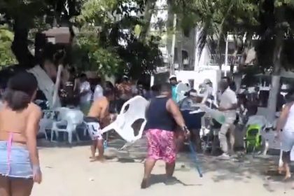 Huge beach brawl erupts in Colombia as tourists clash with waiters over lunch bill - plastic chairs used as weapons in chaotic El Rodadero fight caught on camera.
