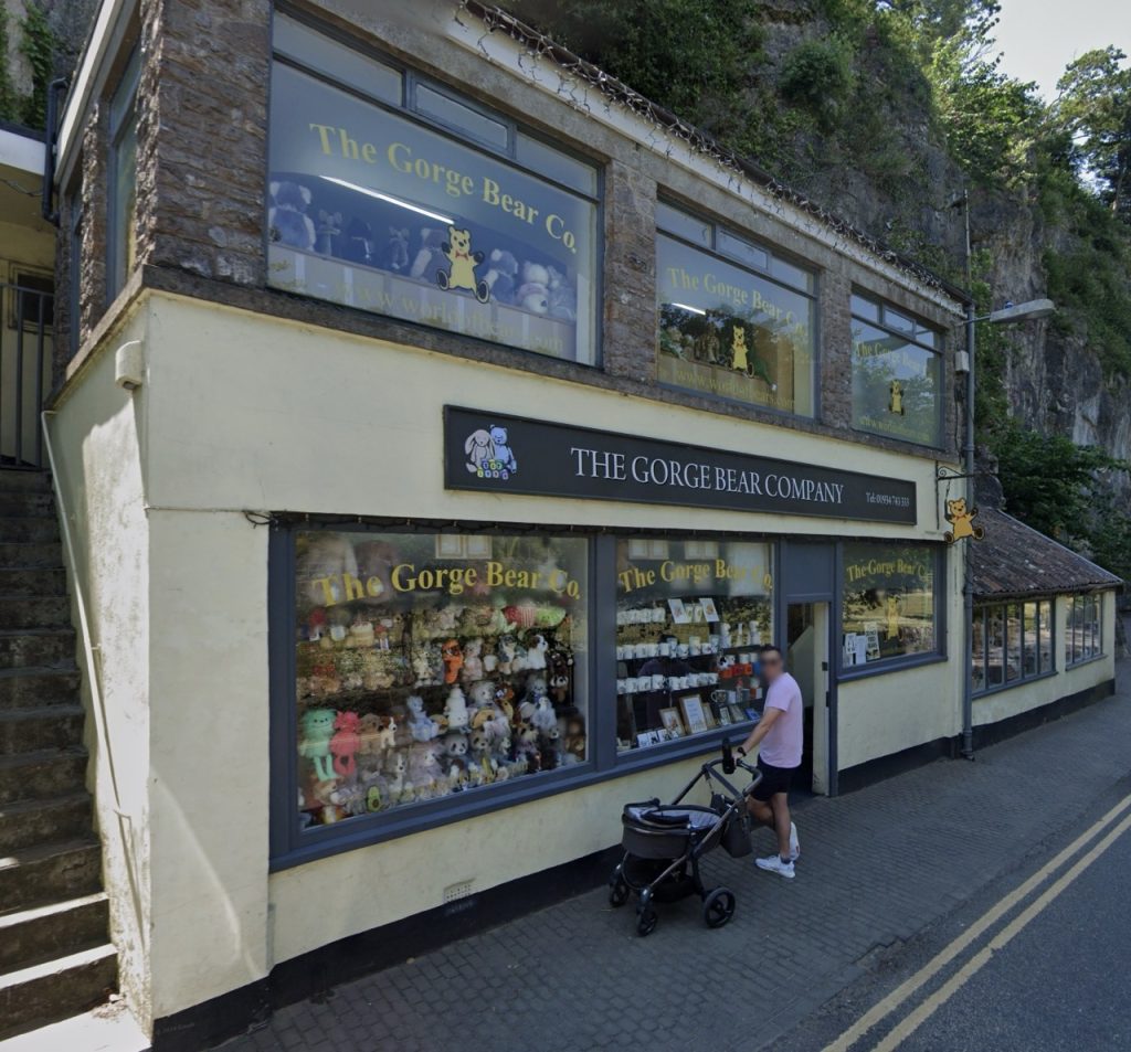 Masked thieves stole 300+ Jellycats worth £20k in a ram raid on a Cheddar toy shop amid soaring collector demand. Police seek silver Renault Twingo.