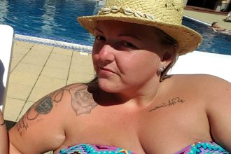 After losing nine stone, a mum flew to Turkey for a £5,000 mummy makeover despite warnings and now feels happier, healthier and excited to wear bikinis on holiday.