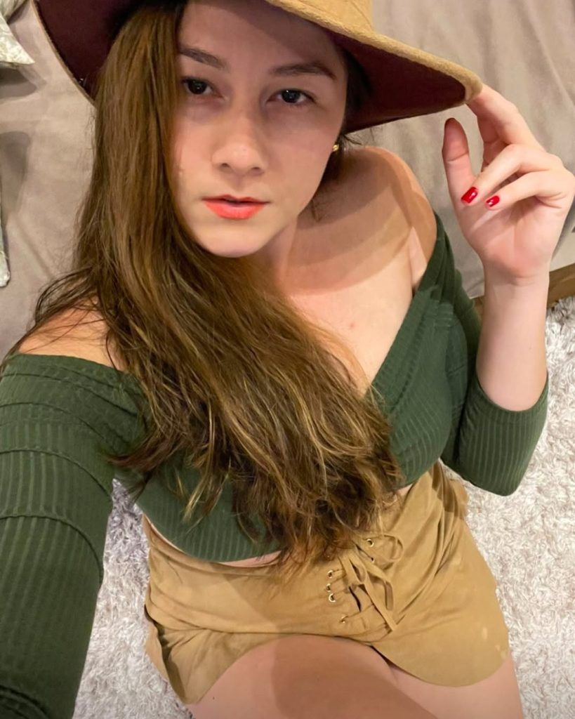 Influencer and artist Bella Mantovani sparks debate with bold new art exhibit using her body as a creative tool, aiming to challenge norms and explore identity.