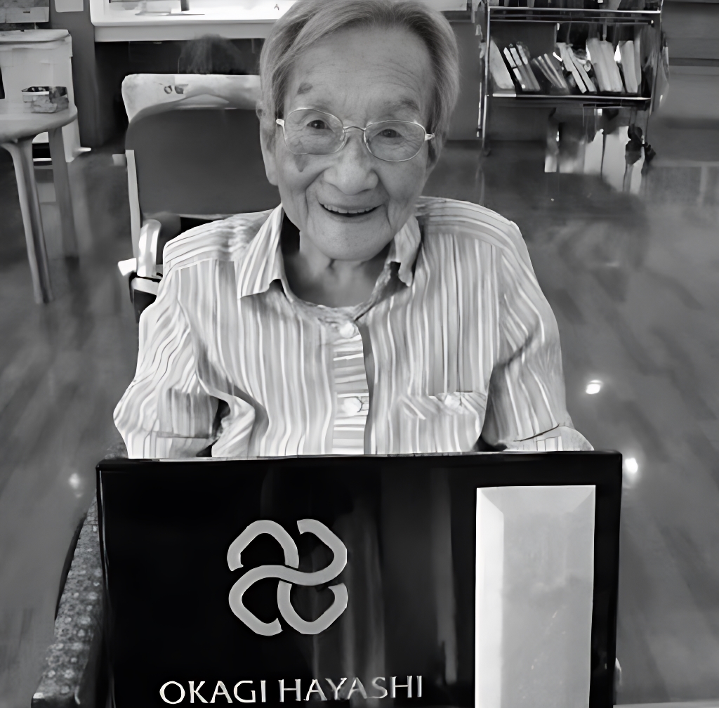 Japan’s oldest woman, Okagi Hayashi, has died at age 115. Known for her healthy lifestyle and love of family, she passed peacefully surrounded by loved ones.