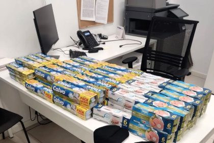 Two suspects caught after stealing 300 tins of tuna from Spanish Lidl – third flees and crashes getaway car into tree as police recover £430 fish haul in Alicante.
