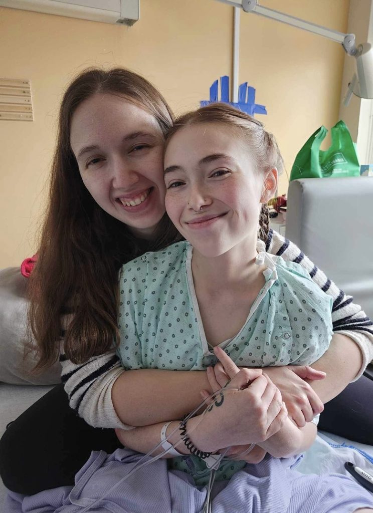 20-year-old Chantal Pelletier relies on a heart pump machine after a shock diagnosis of dilated cardiomyopathy, awaiting a life-saving transplant in Canada.