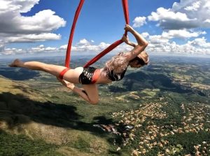 Influencer Vitor Vieira Belarmino turned himself in 10 months after a fatal hit-and-run that killed newlywed Fábio Kikuda in Rio. He now faces murder and assistance failure charges.
