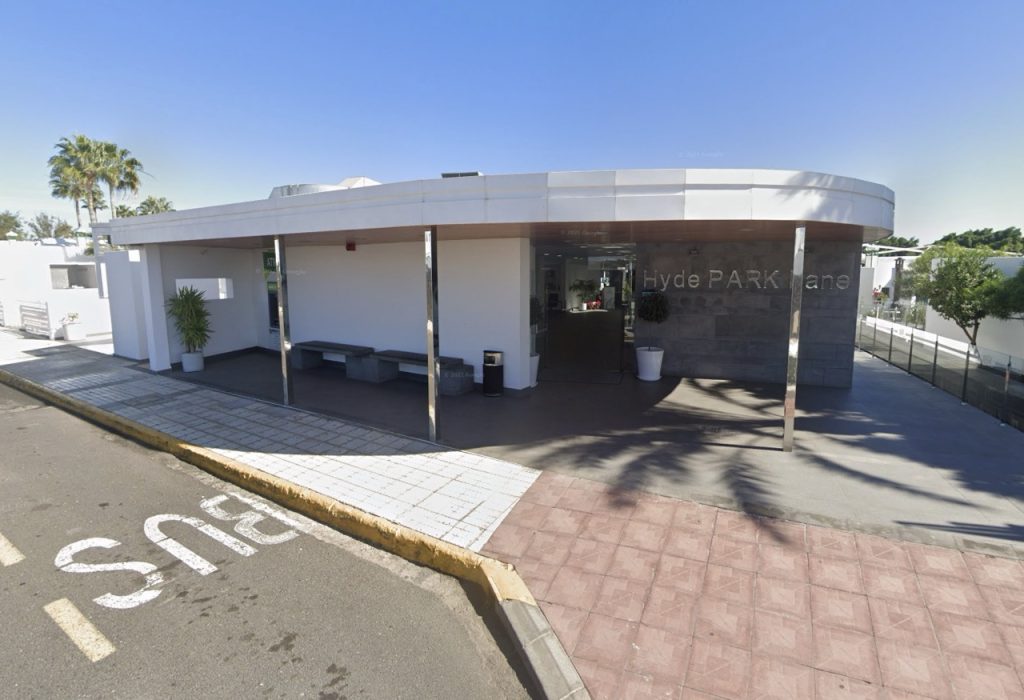 A furious 'Karen' sparked the 2025 sunbed wars in Lanzarote by yelling at tourists over a spot she claimed was hers all week - chaos caught on camera.