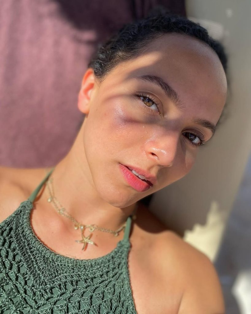 CrossFit athlete Nayeli Clemente, 24, tragically died after collapsing during the Cholula Games in Mexico, sparking criticism over the event’s emergency response and continuation.