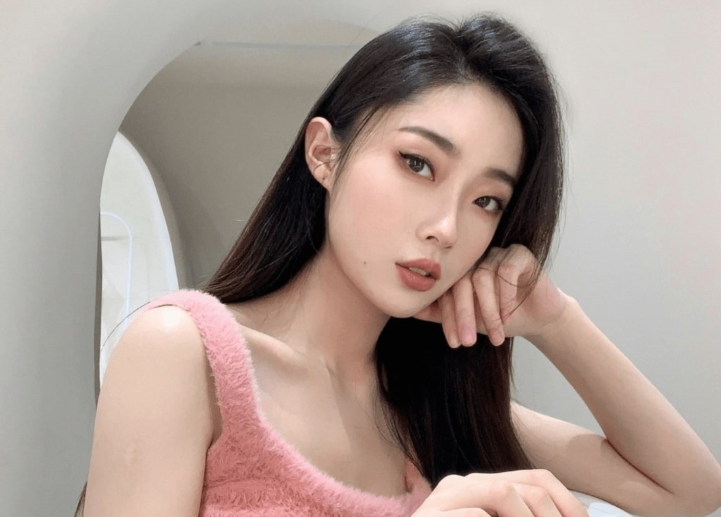 Beauty influencer Tong Yao suffers severe burns in gas blast after dad lights cigarette - parents hospitalized as she shaves head and seeks help with £51K bills.