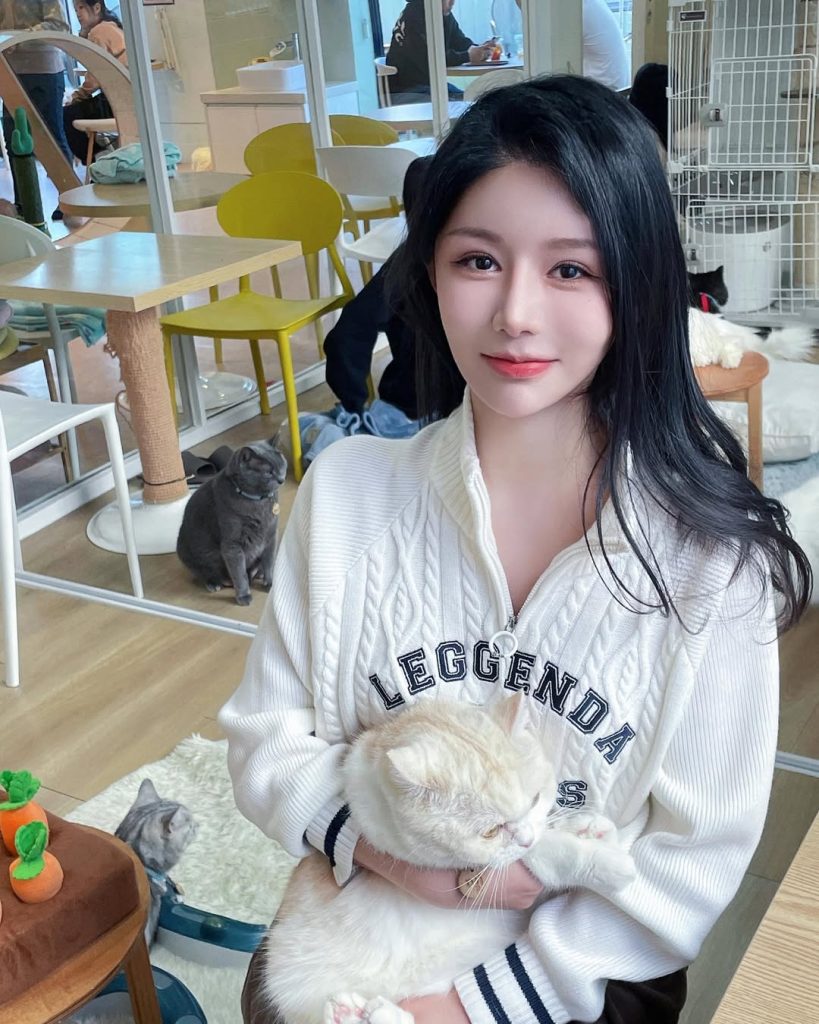 Beauty queen Li Sixuan was jailed for 240 days after faking a Columbia University degree to gain admission to a Hong Kong university, despite claiming top grades in linguistics.