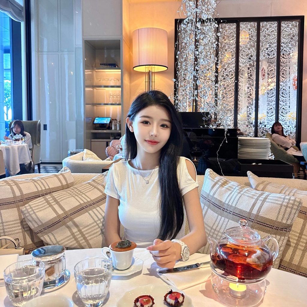Beauty queen Li Sixuan was jailed for 240 days after faking a Columbia University degree to gain admission to a Hong Kong university, despite claiming top grades in linguistics.
