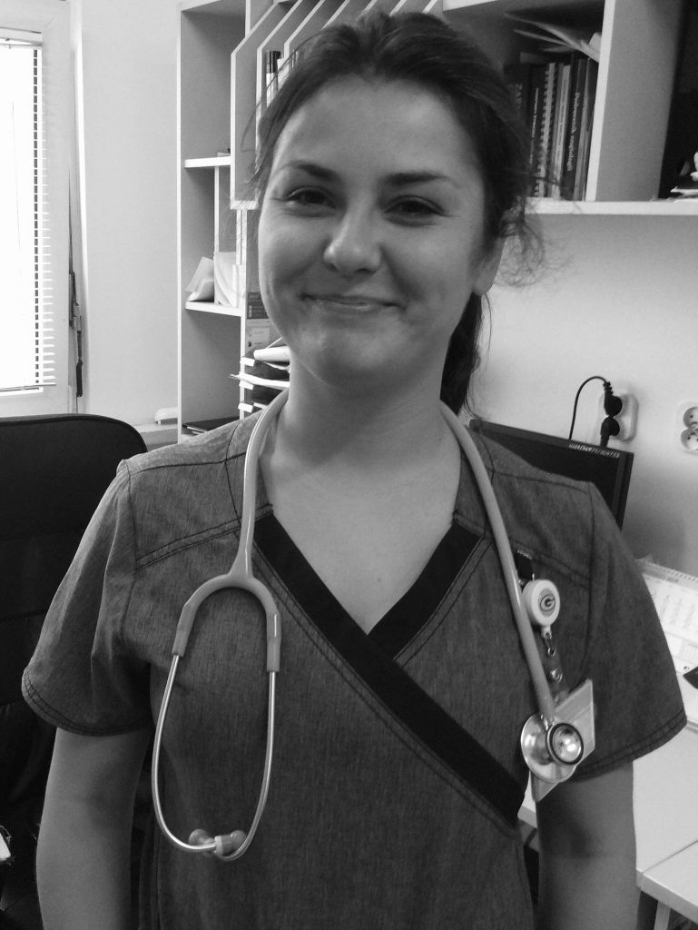 Beloved Polish surgeon Anna Zaremba, nicknamed Dr Pocahontas, tragically died in her sleep after a shift, leaving colleagues and patients heartbroken by her sudden loss.