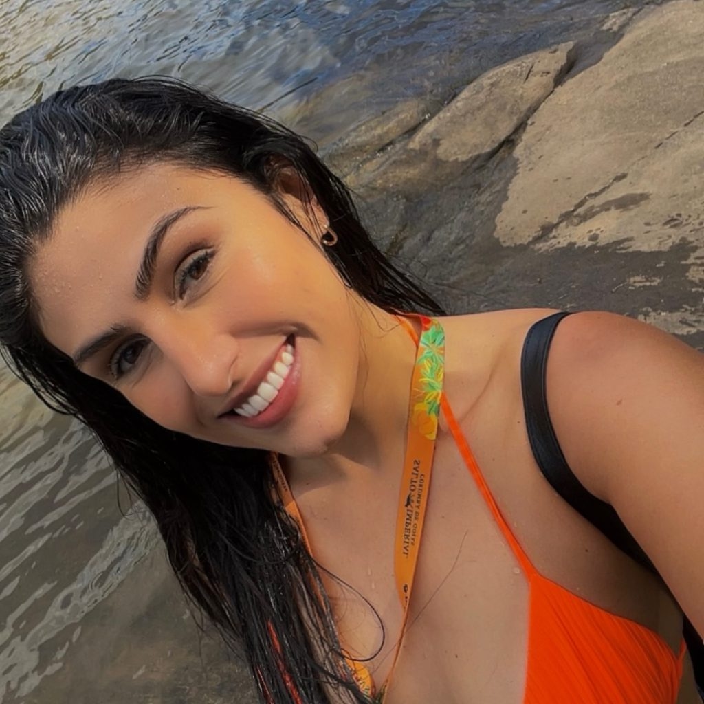 Real estate agent Sany Galdino was bitten by a snake while filming a property video in Brazil, ending up in ICU before recovering and sharing her dramatic ordeal online.