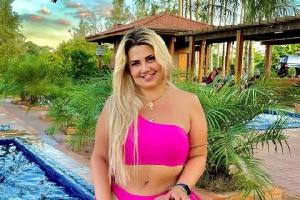Influencer Débora Porto split from her “urban wild man” boyfriend due to his no-shower, no-deodorant lifestyle, saying his extreme naturalism strained their relationship.