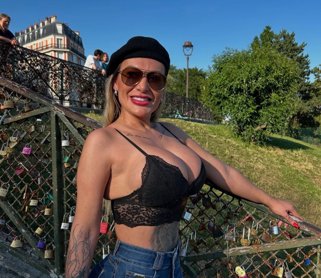 Influencer who removed ribs now tattoos eyes green in bold surgery - Andressa Urach fulfills childhood dream with corneal pigment procedure after years of saving.