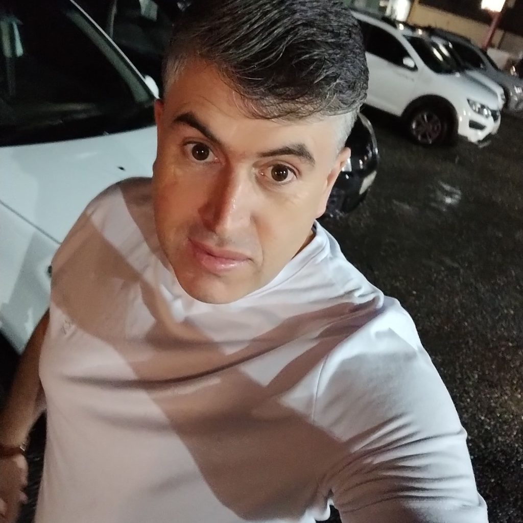 Pastor Sérgio Carvinho, 47, died suddenly during a live streamed sermon in Brazil while speaking about his late father. The cause is unconfirmed, but a heart issue is suspected.