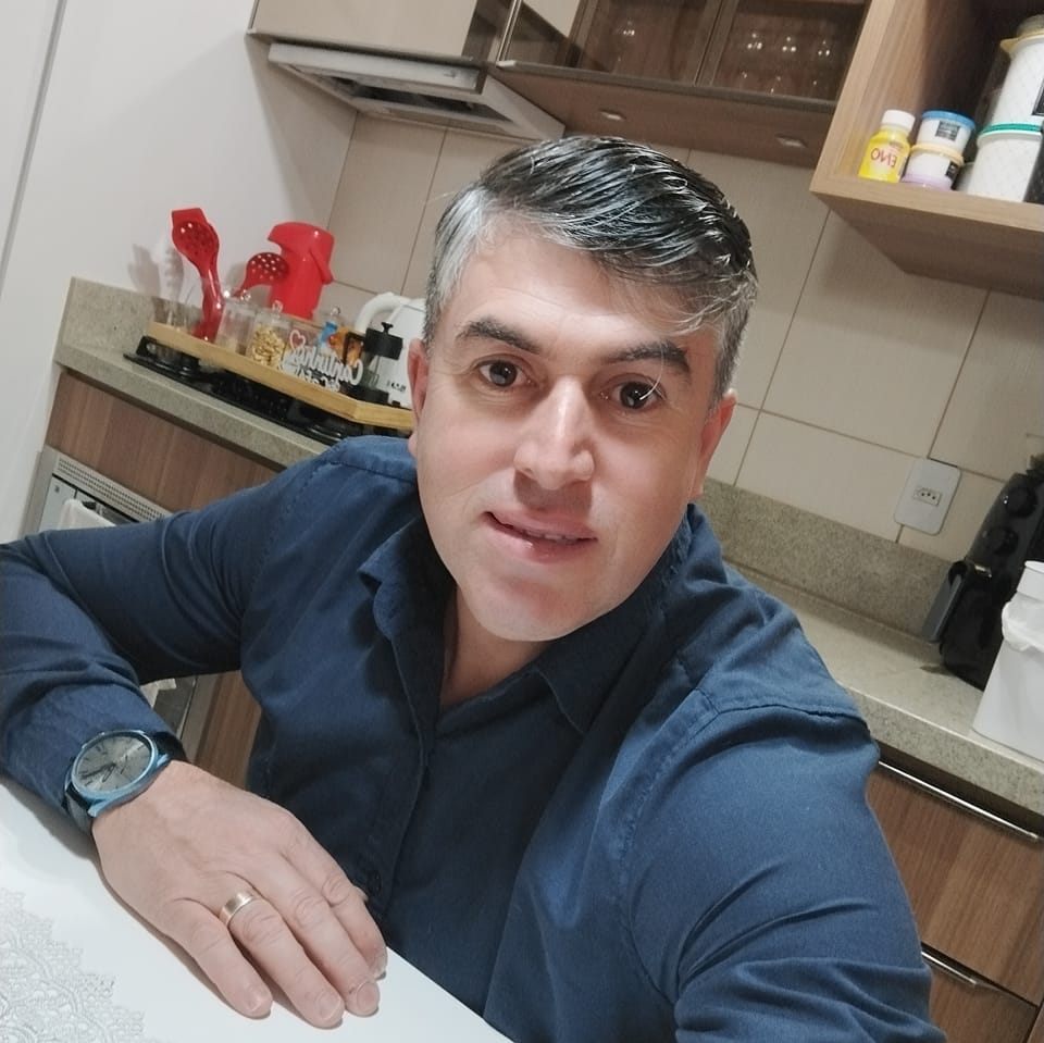 Pastor Sérgio Carvinho, 47, died suddenly during a live streamed sermon in Brazil while speaking about his late father. The cause is unconfirmed, but a heart issue is suspected.