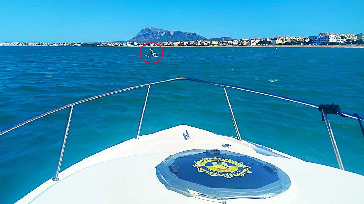 Two young boys were rescued by police after drifting nearly a kilometre out to sea on an inflatable in Dénia, Spain. Neither wore life jackets, prompting safety warnings.