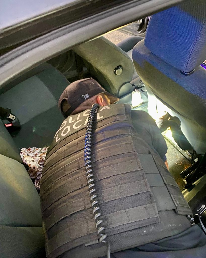 A British couple were arrested in Jávea, Spain after police found 48g of cocaine hidden in their car. The driver tested positive and now faces drug trafficking charges.