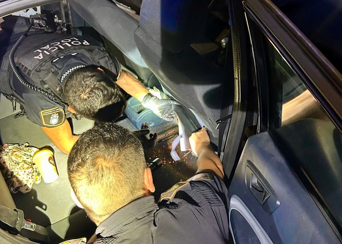 A British couple were arrested in Jávea, Spain after police found 48g of cocaine hidden in their car. The driver tested positive and now faces drug trafficking charges.