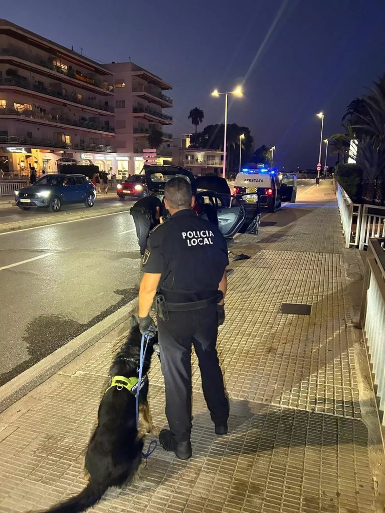 A British couple were arrested in Jávea, Spain after police found 48g of cocaine hidden in their car. The driver tested positive and now faces drug trafficking charges.