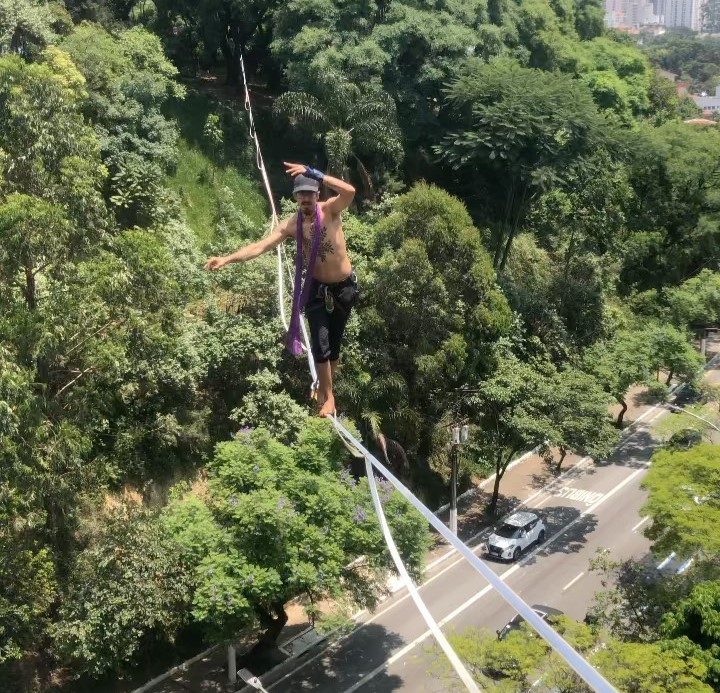 Highliner Gustavo Guimarães died after falling 50m despite wearing a harness that wasn’t clipped in. The pro athlete had just set a record weeks before the tragic fall.
