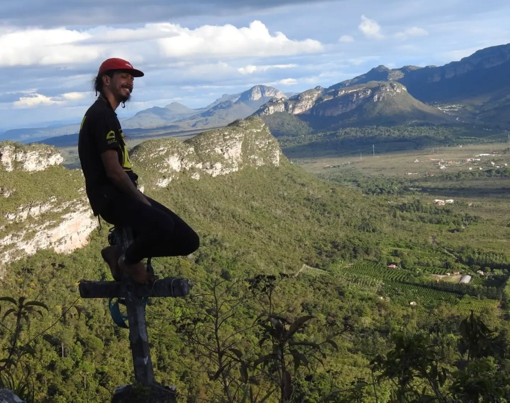 Highliner Gustavo Guimarães died after falling 50m despite wearing a harness that wasn’t clipped in. The pro athlete had just set a record weeks before the tragic fall.