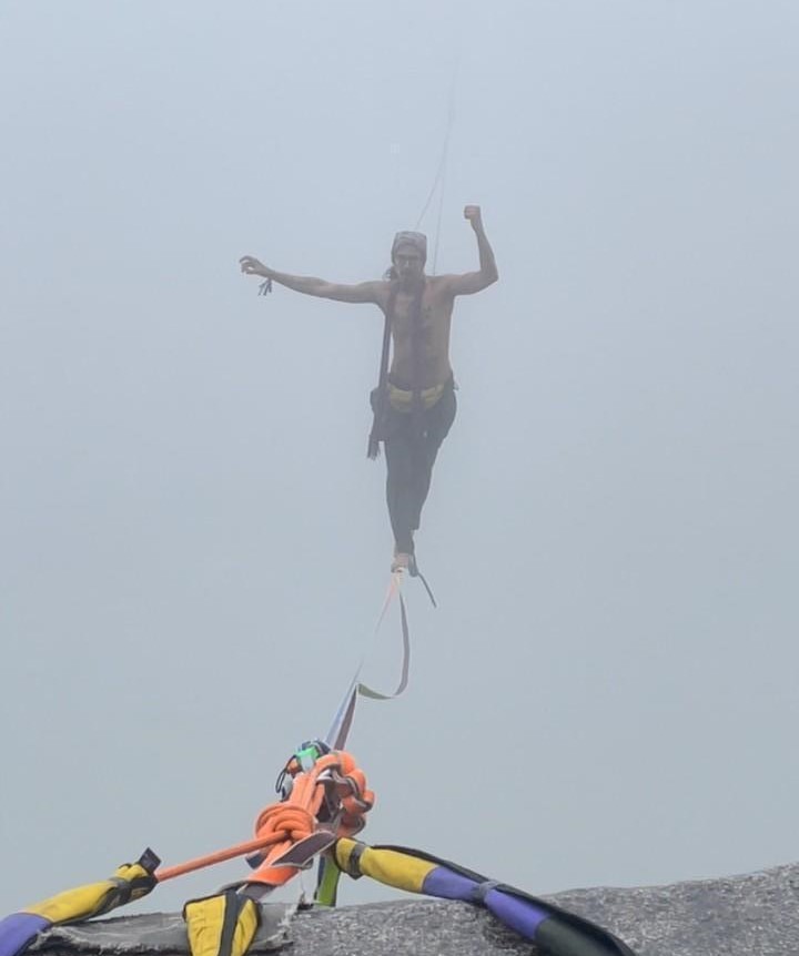 Highliner Gustavo Guimarães died after falling 50m despite wearing a harness that wasn’t clipped in. The pro athlete had just set a record weeks before the tragic fall.