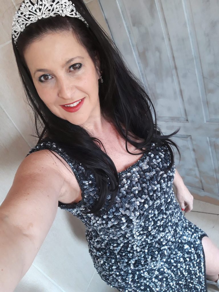 Amanda Moss left her six kids and old life in the UK to start fresh in Cyprus. She urges mums to stop feeling guilty, reclaim their identity, and live without regret.