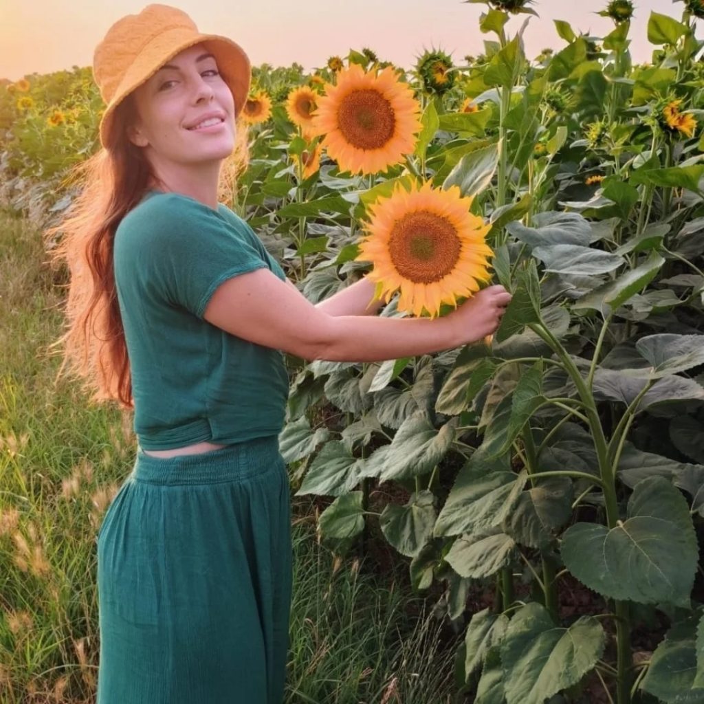 Nicole Meeuws claims she met blue-skinned beings like Avatar characters during a near-death experience and says life is an illusion and real living begins after death.