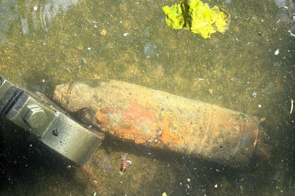Magnet fisher finds unexploded WWII artillery shell in River Great Ouse as bomb squad seals off Bedford site and carries out dramatic controlled explosion.