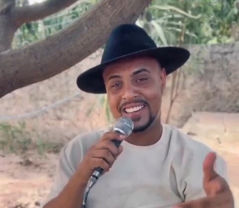 Rising Brazilian singer Emerson Cristian, 23, drowns after boat capsizes on São Francisco River with five others aboard and no life jackets; investigation underway.