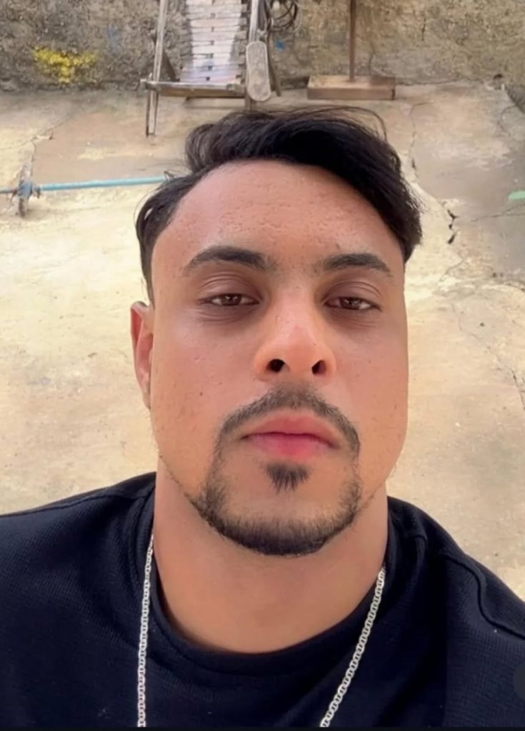 Rising Brazilian singer Emerson Cristian, 23, drowns after boat capsizes on São Francisco River with five others aboard and no life jackets; investigation underway.