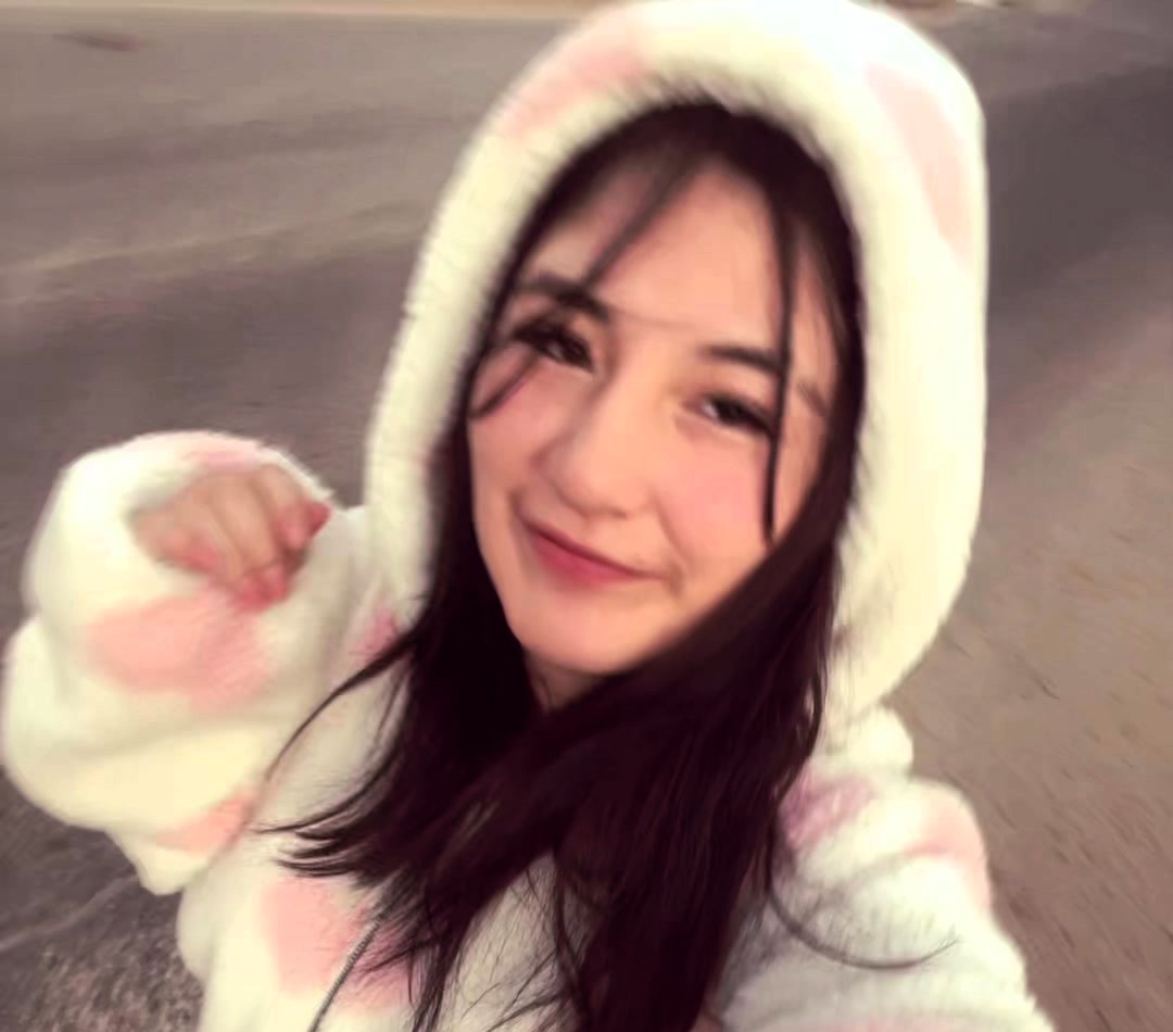 Teen mum Daniela Mucha Quispe, 19, died after a lipo tummy tuck in Peru. Her family alleges medical negligence after she suffered days of pain before cardiac arrest.