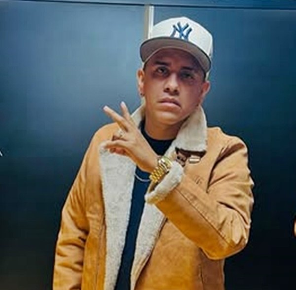 A widow was filmed twerking on her late husband's cardboard cut-out during a lively wake in Peru, featuring a reggaeton singer and viral reactions to the unconventional farewell.