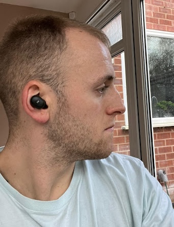 Bradley, once mocked for his hair loss, transformed his confidence with a 3,000 graft hair transplant in Turkey after years of struggles and a painful dating rejection.