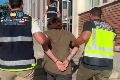 Spain's tattooed fugitive Álvaro Pasquín was found hiding in a shed after five years on the run, days before his case expired. He evaded capture using a fake identity.