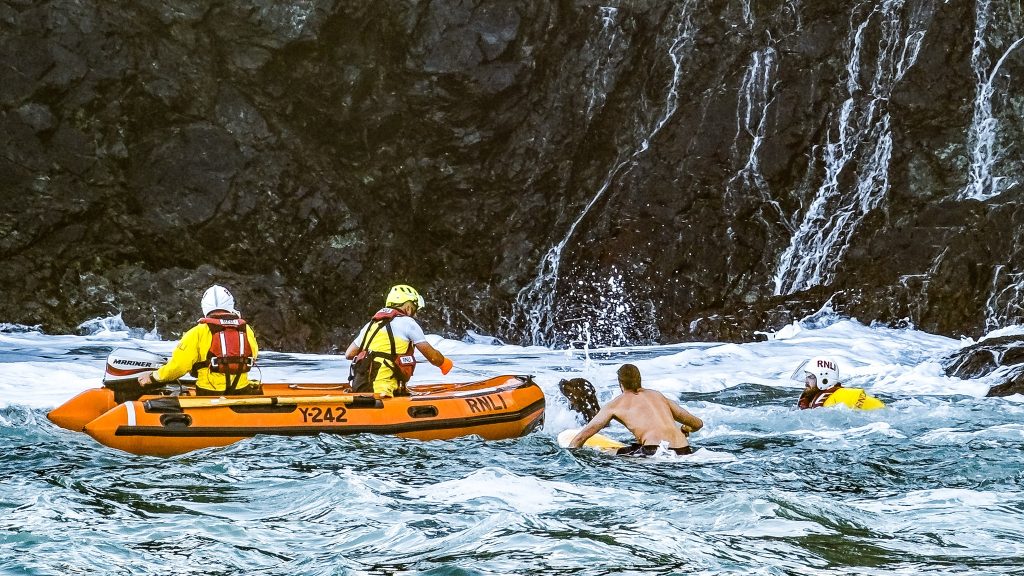 Family rescued from raging seas in Cornwall as heroic café staff and RNLI save five relatives and dog Otis during Hurricane Erin drama at Kynance Cove.