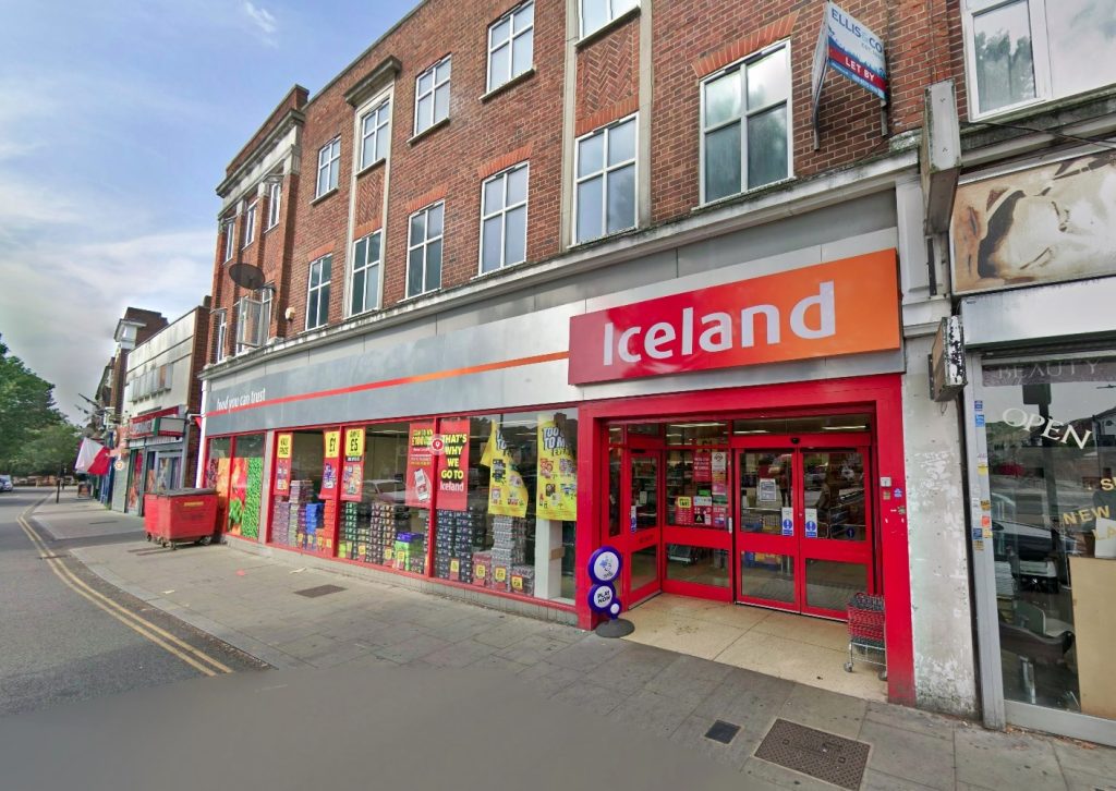 Hero Iceland worker praised after grappling with violent alleged shoplifter in west London street fight as bystanders watched the dramatic struggle over a stolen bag.