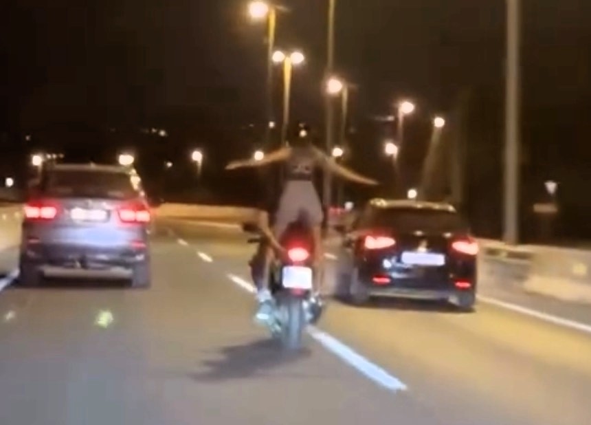 Motorbike passenger caught doing Titanic pose on Spanish motorway goes viral as reckless stunt near Marbella sparks shock and jokes about Jack and Rose moment.