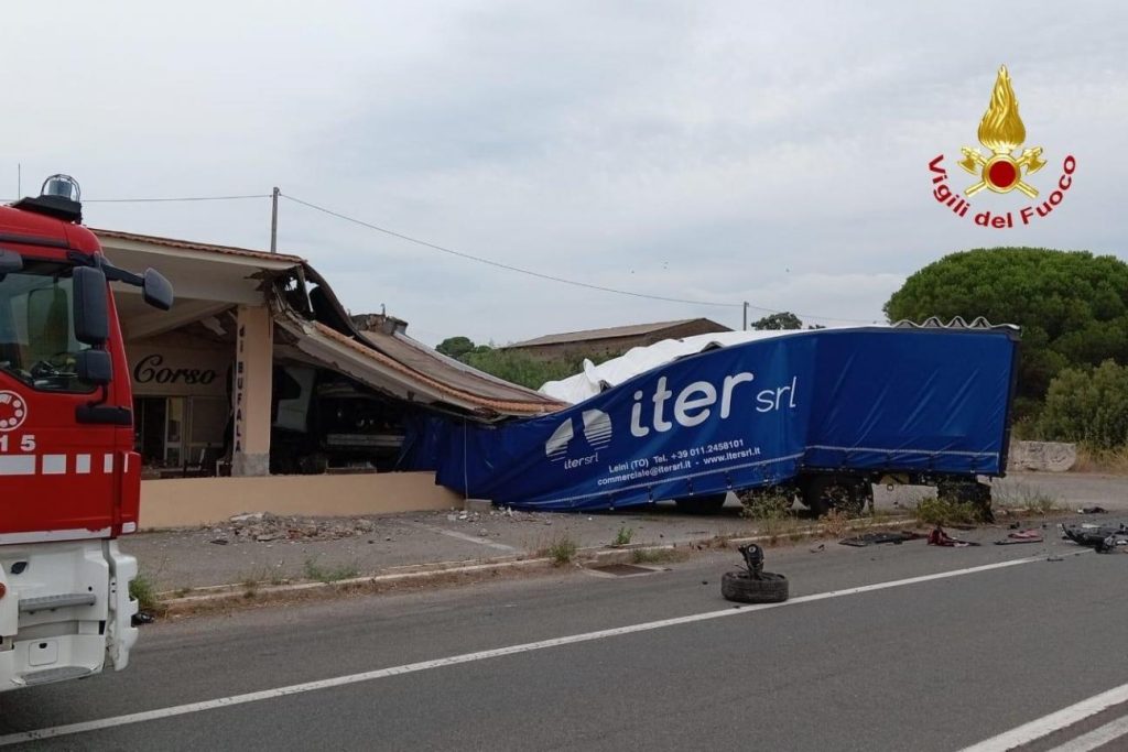 Renowned Italian designer Alessandro Loschiavo, 59, dies in tragic crash after Fiat 500X overturns on Via Aurelia in Tuscany as tributes hail his brilliance and generosity.