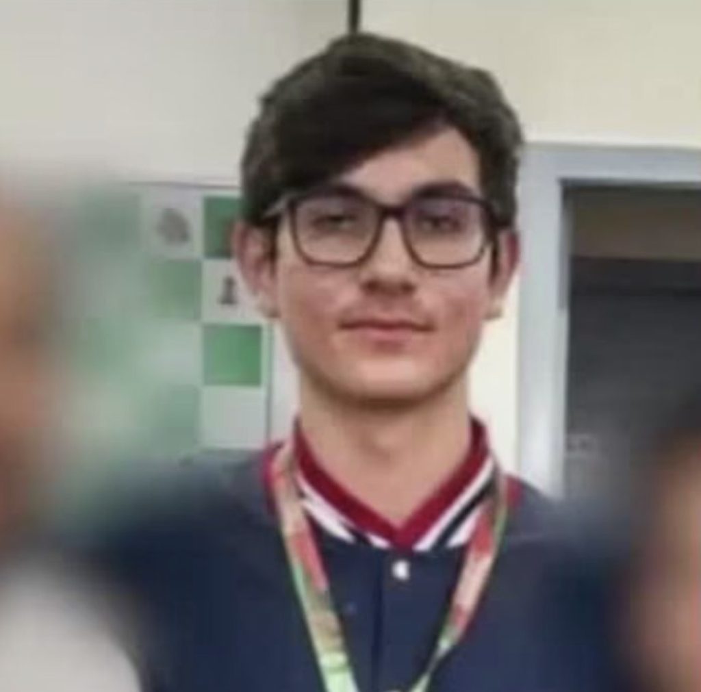 A 24-year-old chess champion, Davi Sulzbacher Gonçalves, allegedly stabbed his mother to death while she slept and calmly called the police to report the crime. He faces femicide charges.