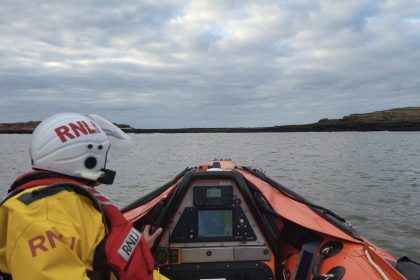 Teen rescued from 15ft cliff edge on Hilbre Island as rising tide traps group of friends before RNLI lifeboat and Coastguard teams save them in dramatic evening mission.