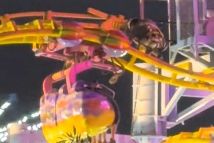 Fairground ride Ala Delta breaks down at Feria de Málaga leaving thrillseekers dangling in mid-air before being safely freed as smoke and loose seatbelts spark panic.