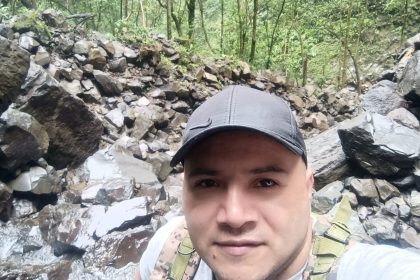 Experienced hiker Arlex Galeano Giraldo died suddenly from a suspected heart attack while trekking at 11,155ft in Colombia's Coffee Axis region before help could arrive.