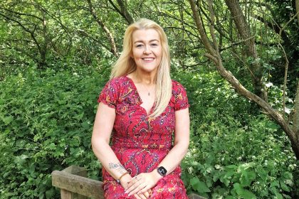 Mum-of-two loses 20st after doctors gave her four weeks to live - overcoming sugar addiction with Slimming World and determination to transform her health.