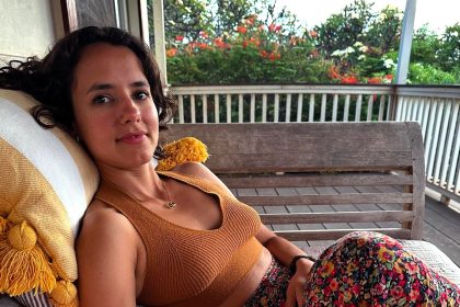 Woman reveals open relationship where she dates others while boyfriend stays home - Fernanda Fabian says their mono poly dynamic works despite critics’ doubts.