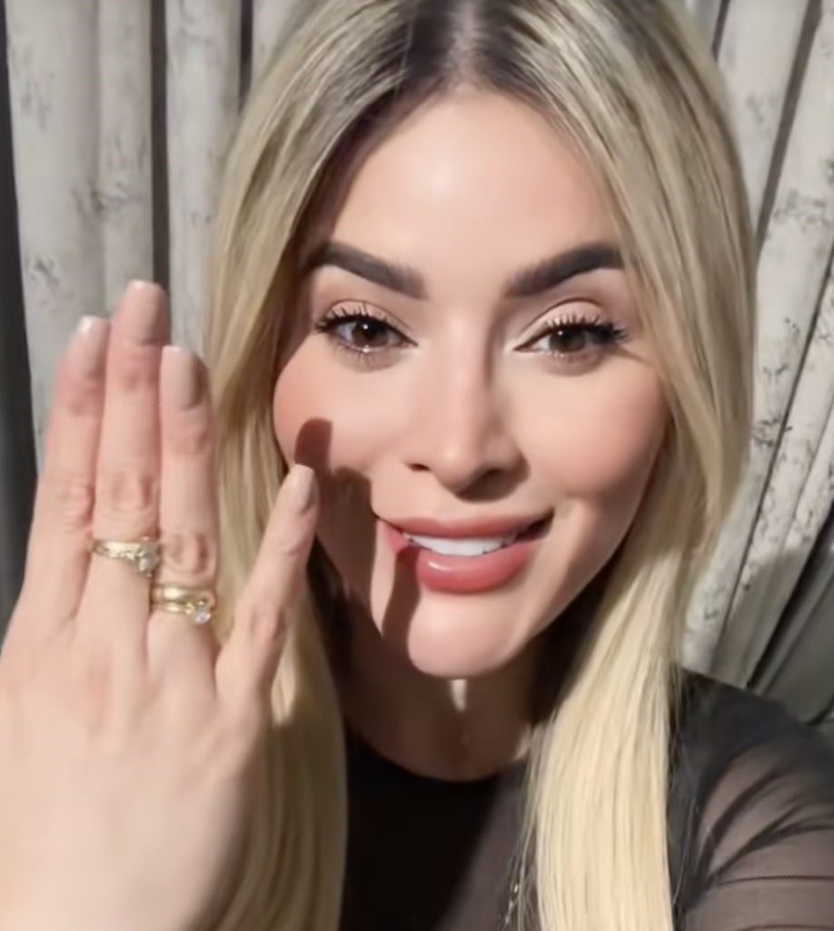 Former beauty queen Shamel Alejandra Álava Zambrano, 27, has died in a horror car crash in Ecuador that left six others injured - just months after marrying her husband.