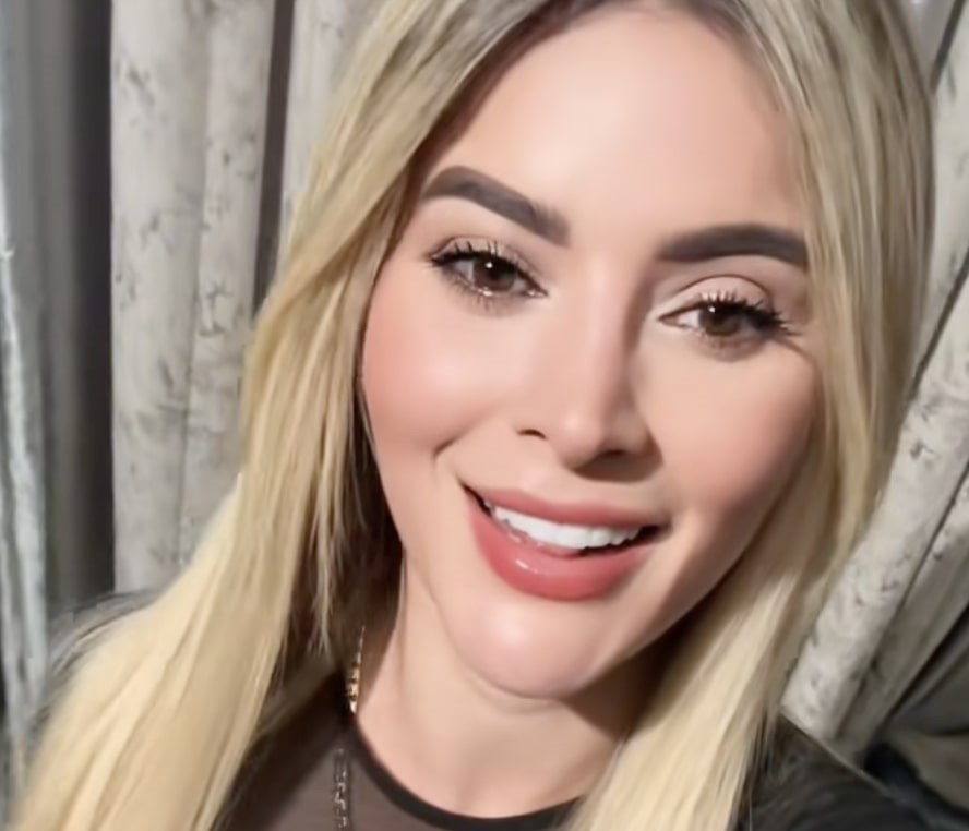 Former beauty queen Shamel Alejandra Álava Zambrano, 27, has died in a horror car crash in Ecuador that left six others injured - just months after marrying her husband.