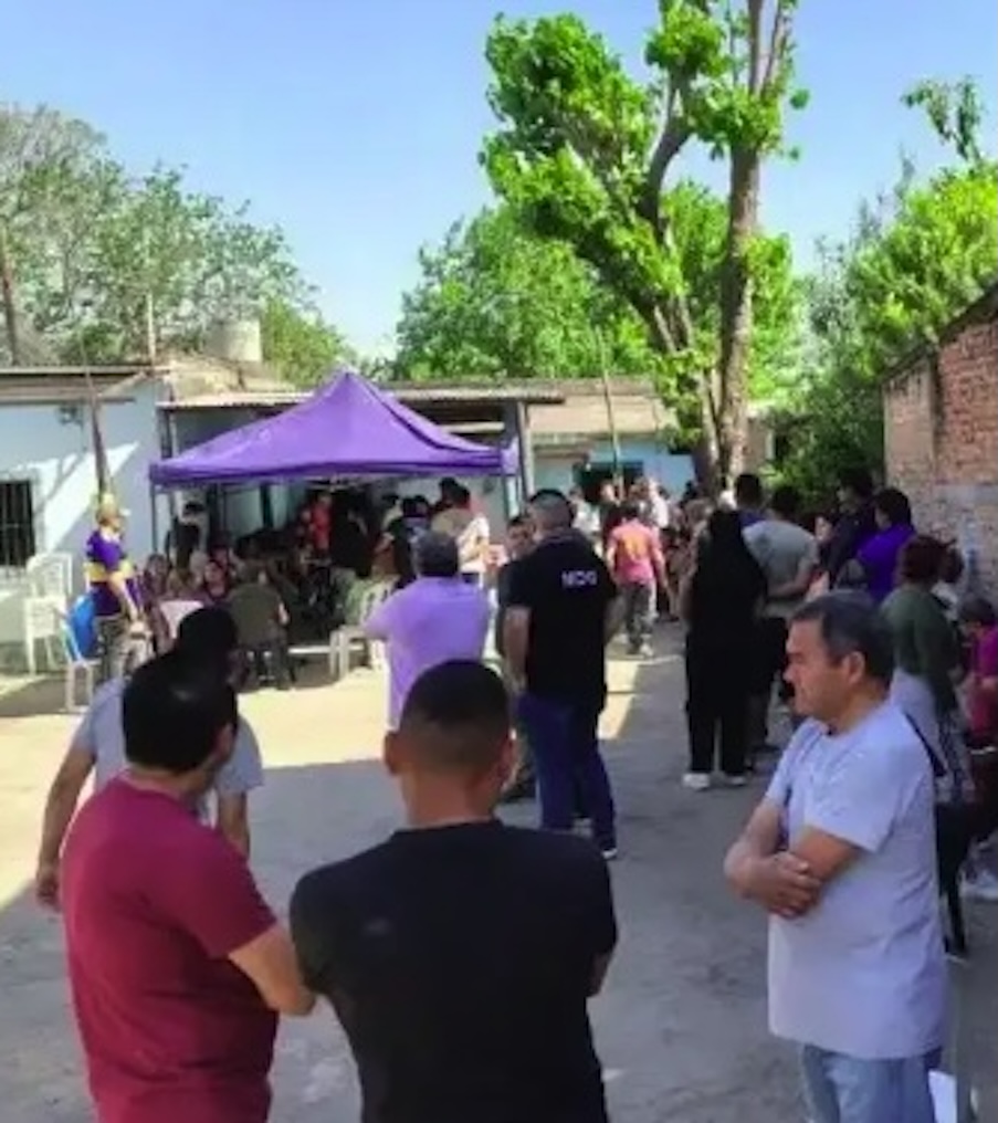 Mourners stunned as ‘dead man’ interrupts his own funeral in Argentina claiming he’s alive. Mix-up revealed the real victim was another man, sparking investigation.