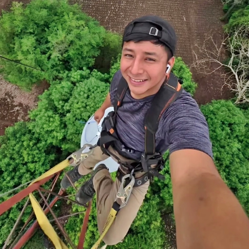 Honduran footballer Alfredo David Cristobal dies aged 25 after being electrocuted while setting up internet cables - teammates honored him with a touching final tribute.